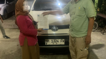 Lecing Acc Beralamat Jln Ahmad Yani No 152 Pekanbaru. Tarik paksa mobil konsumen & Bentak-bentak istri Alm Kades Batu Langka Kecil Khairul Amri Untuk Menyerahkan 1 Unit Mobil Terios BM 1324 FW